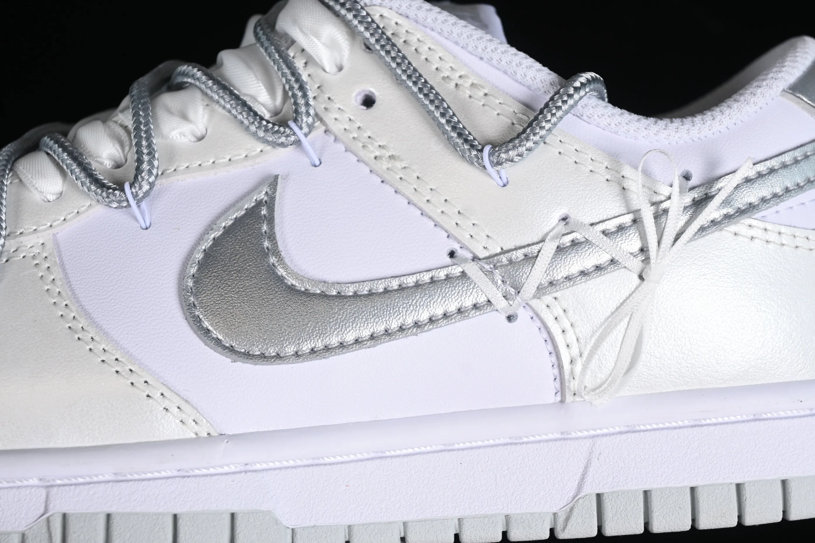 All Categories Nk SB Dunk Series Nk SB Dunk Low Low-top sneakers Nk Dunk Low Fresh silver ballet lace strap SB strap low-top casual sneakers DH9765-102